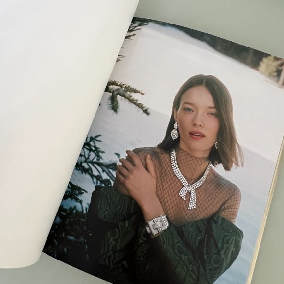 Van Cleef & Arpels Hard Cover Coffee Table Catalogue - Picture 2 of 3